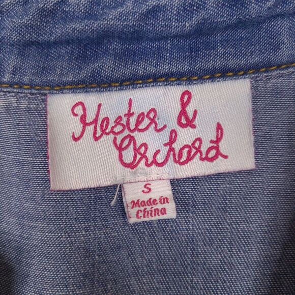 Hester & Orchard‎ Womens Top Small Blue Button Up Shirt Roll Tab Flower Tencel - Picture 3 of 13